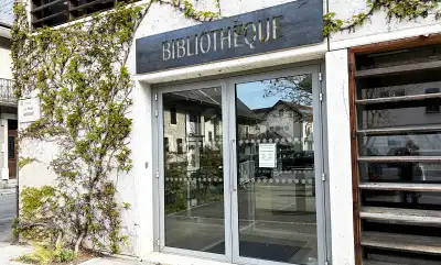 photo porte d'entr&eacute;e de la biblioth&egrave;que